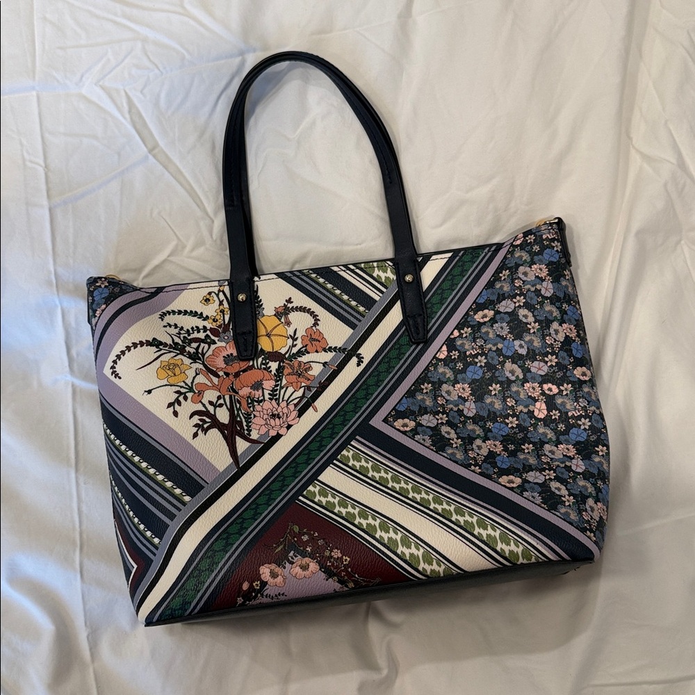 Tory Burch Kerrington Small Zip Tote - Picture 2 of 7